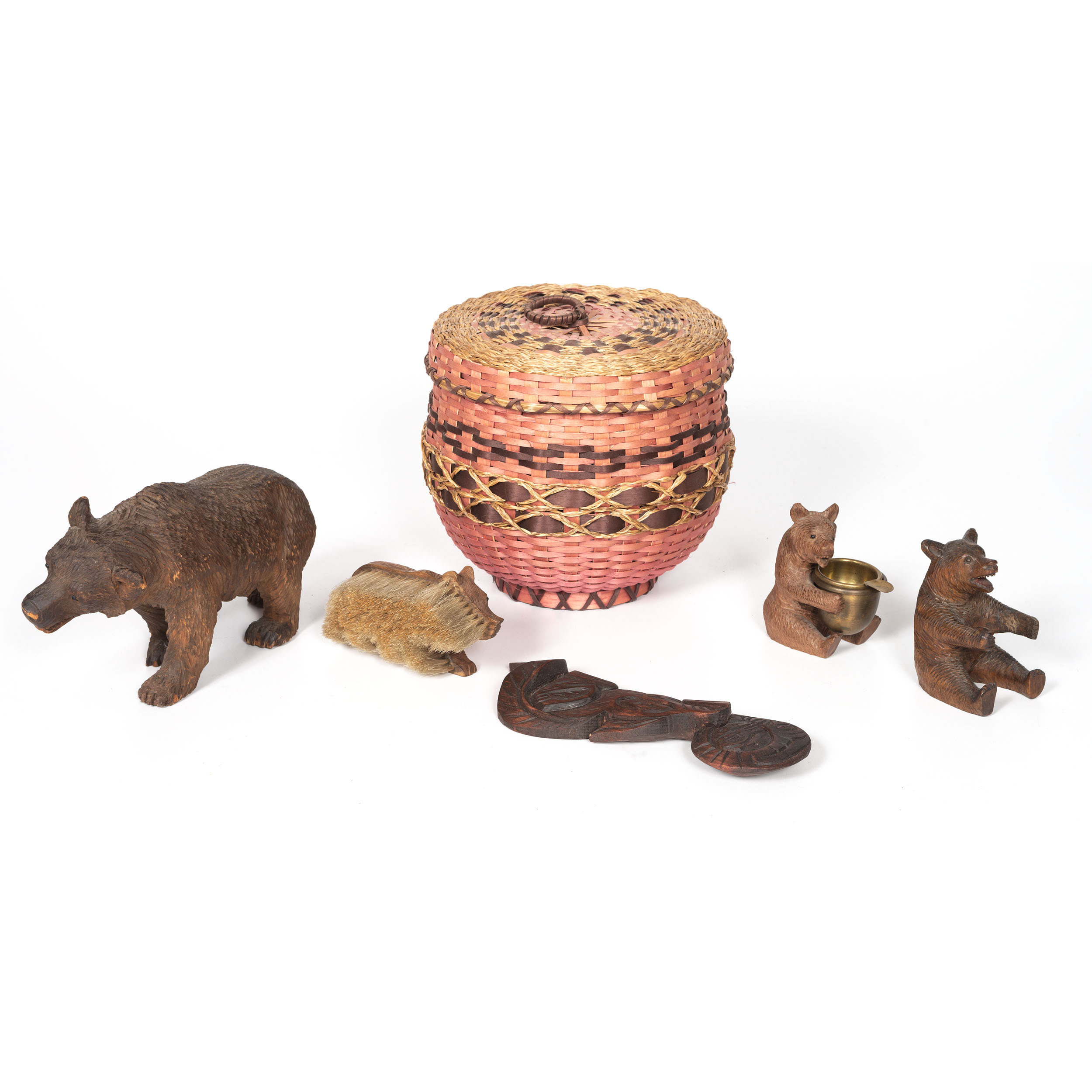 A Group of Novelty Items Cowan's Auction House The Midwest's Most