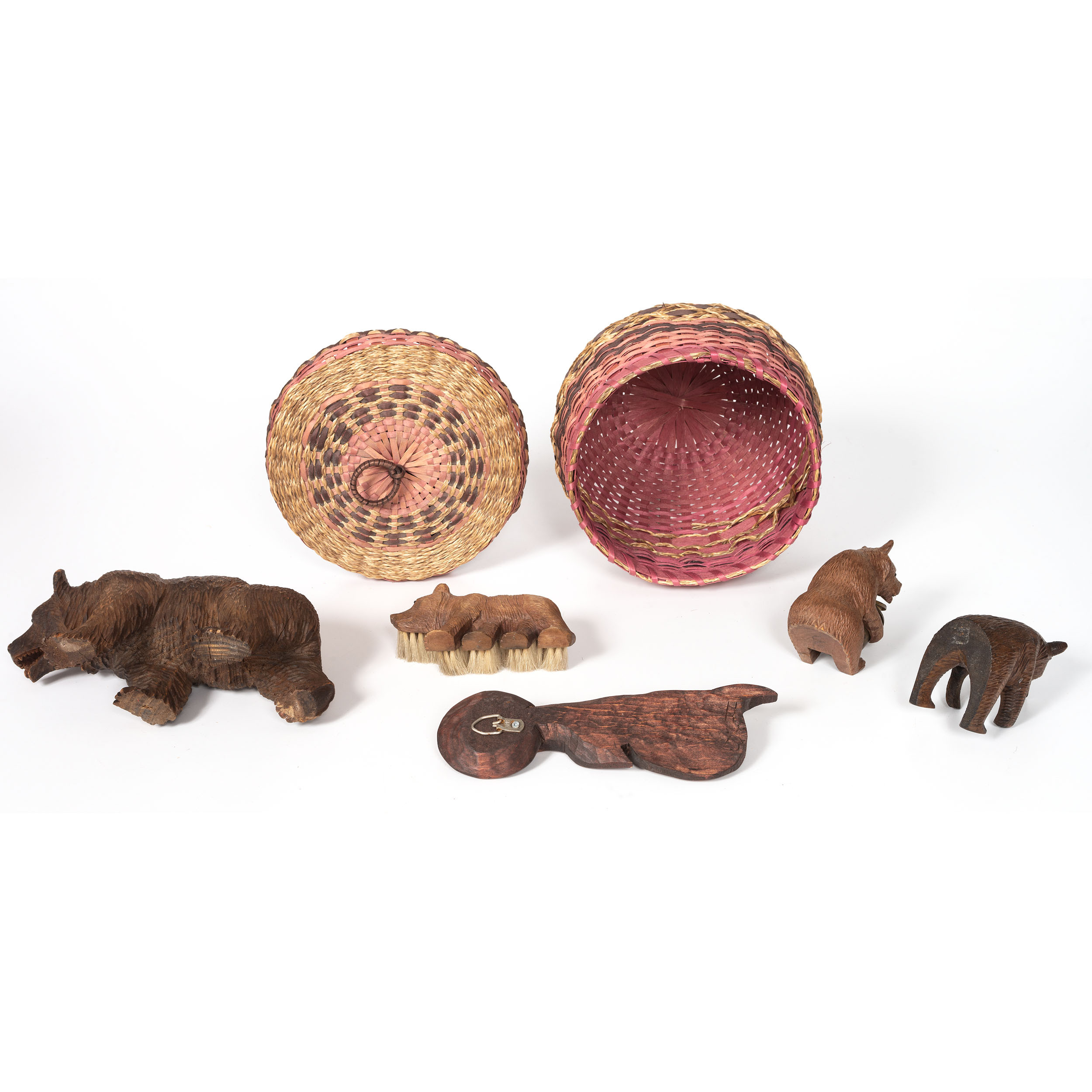 A Group of Novelty Items Cowan's Auction House The Midwest's Most