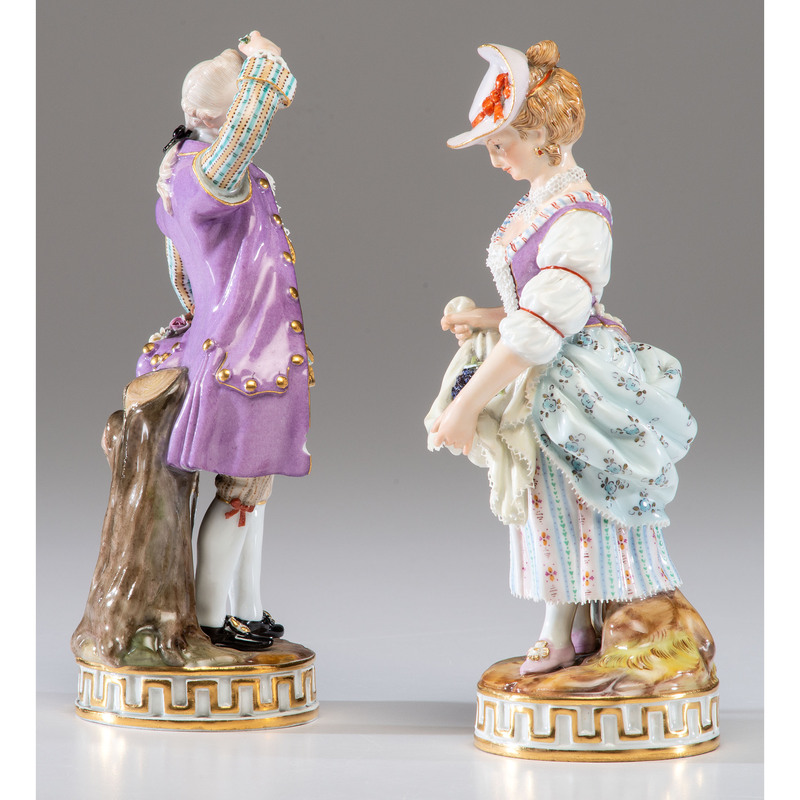 A Pair of Meissen Porcelain Figurines | Cowan's Auction House: The